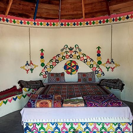 White Land Villagestay Dhordo المظهر الخارجي الصورة