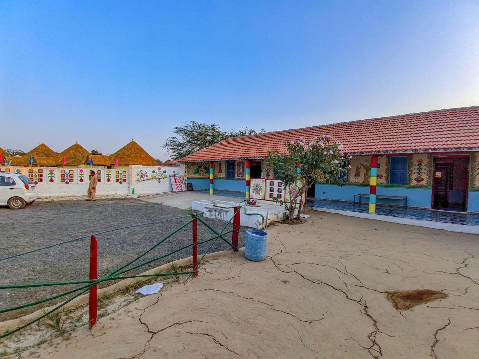 White Land Villagestay Dhordo المظهر الخارجي الصورة