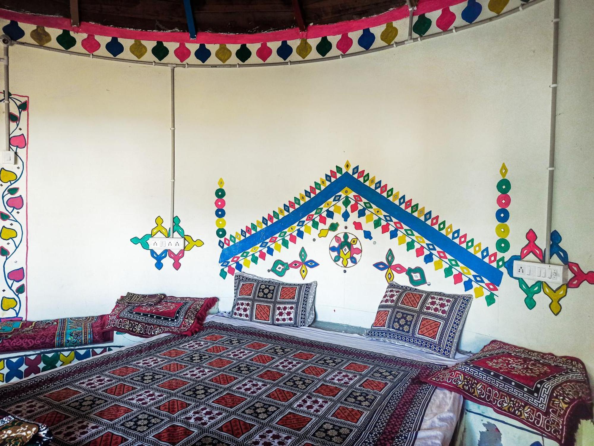 White Land Villagestay Dhordo المظهر الخارجي الصورة