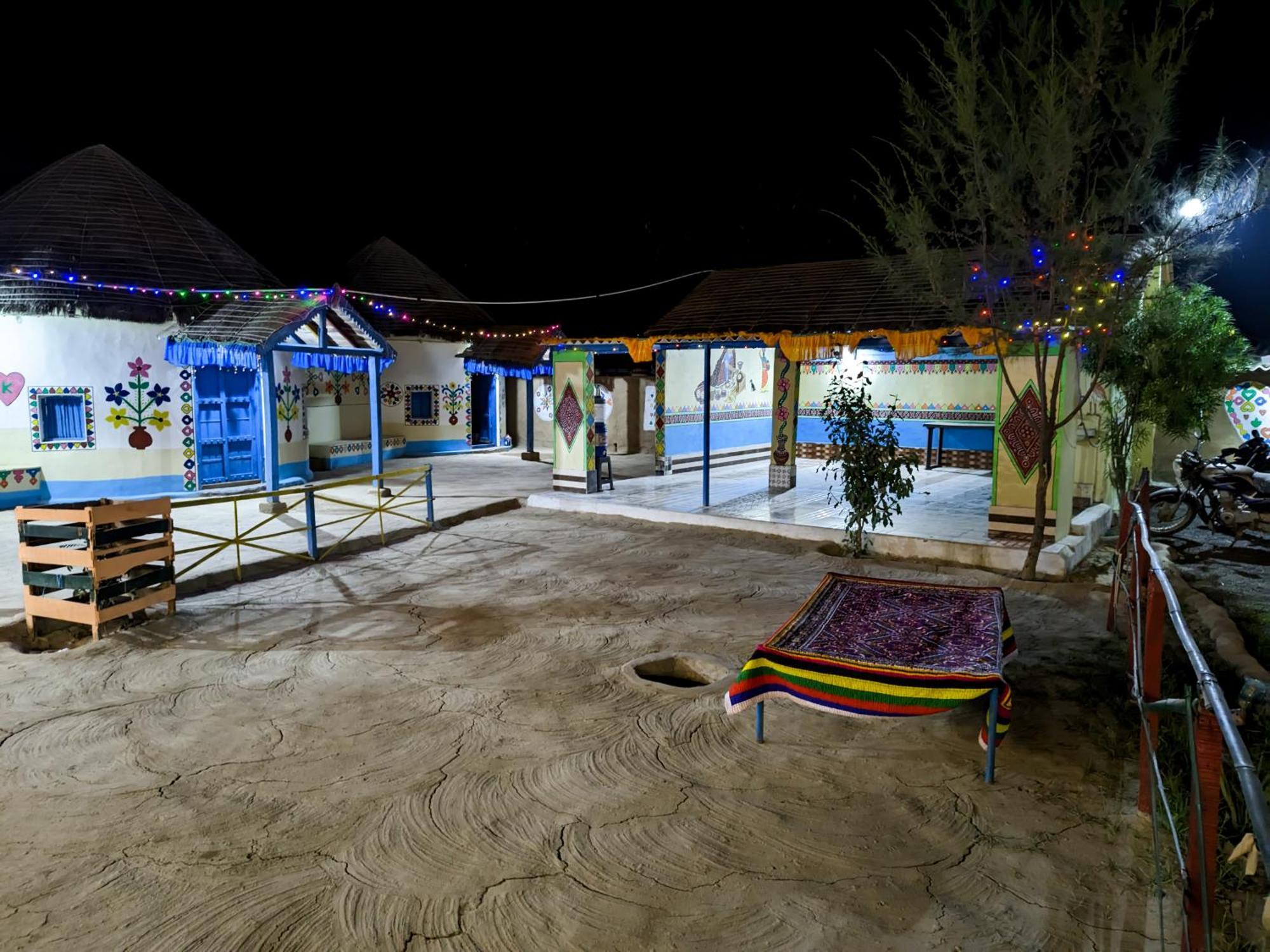 White Land Villagestay Dhordo المظهر الخارجي الصورة