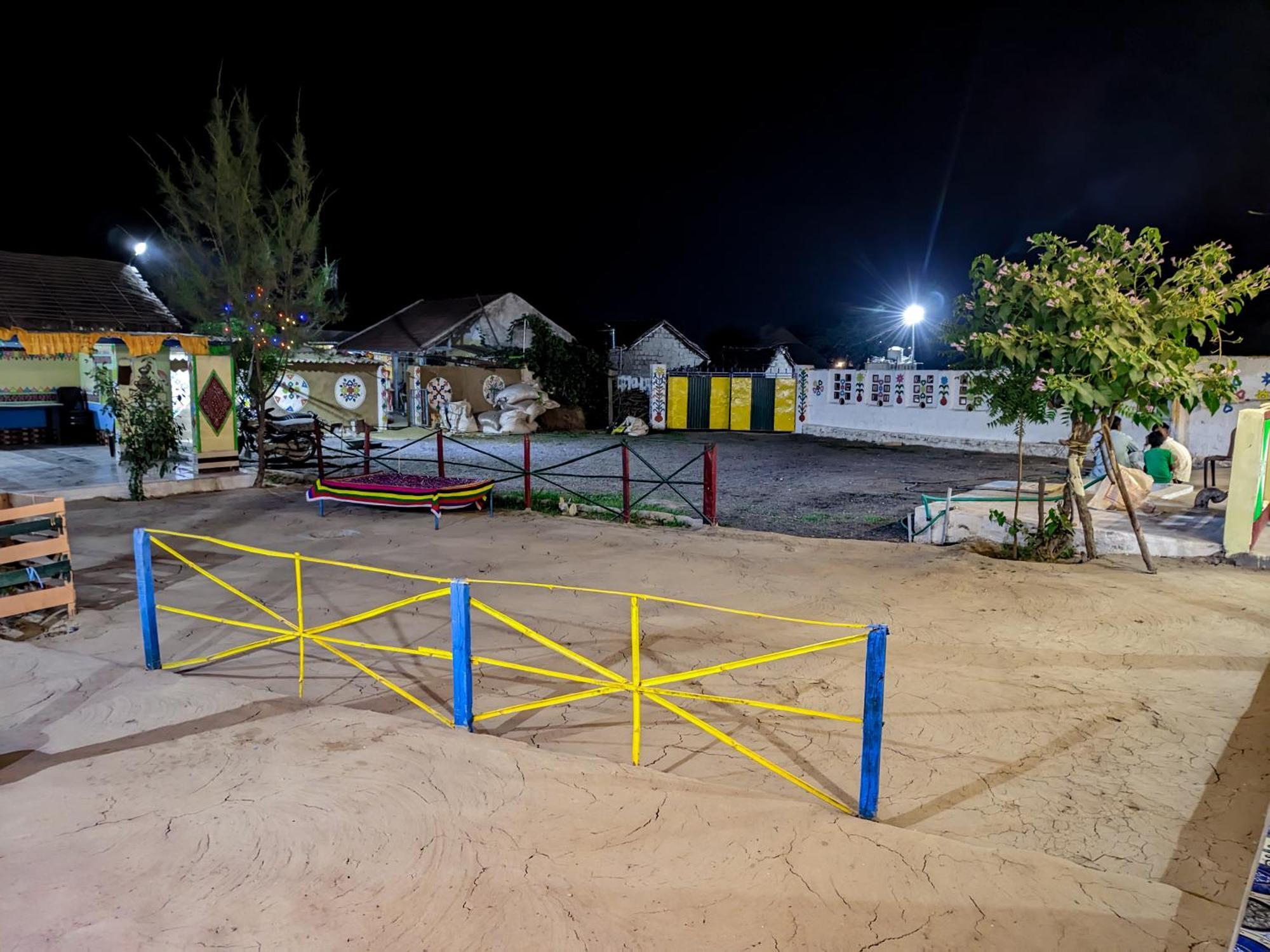 White Land Villagestay Dhordo المظهر الخارجي الصورة