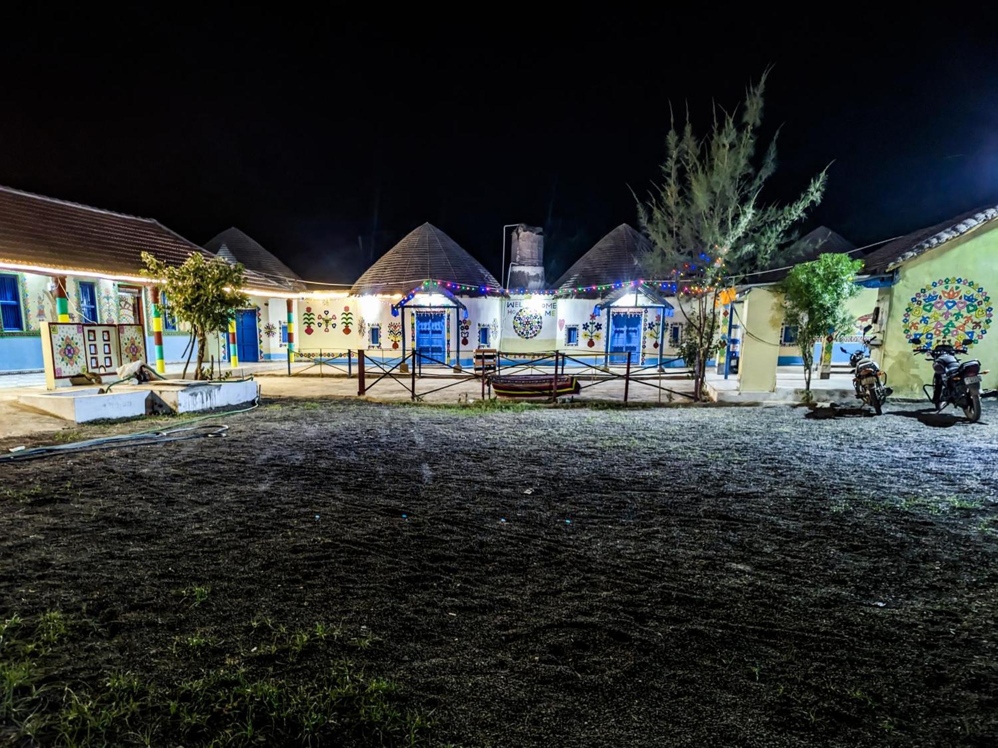 White Land Villagestay Dhordo المظهر الخارجي الصورة