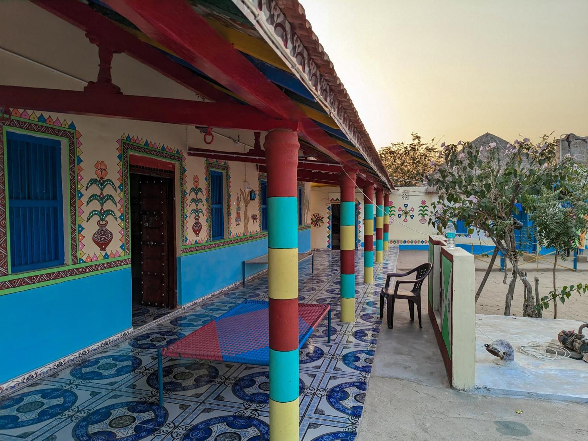 White Land Villagestay Dhordo المظهر الخارجي الصورة